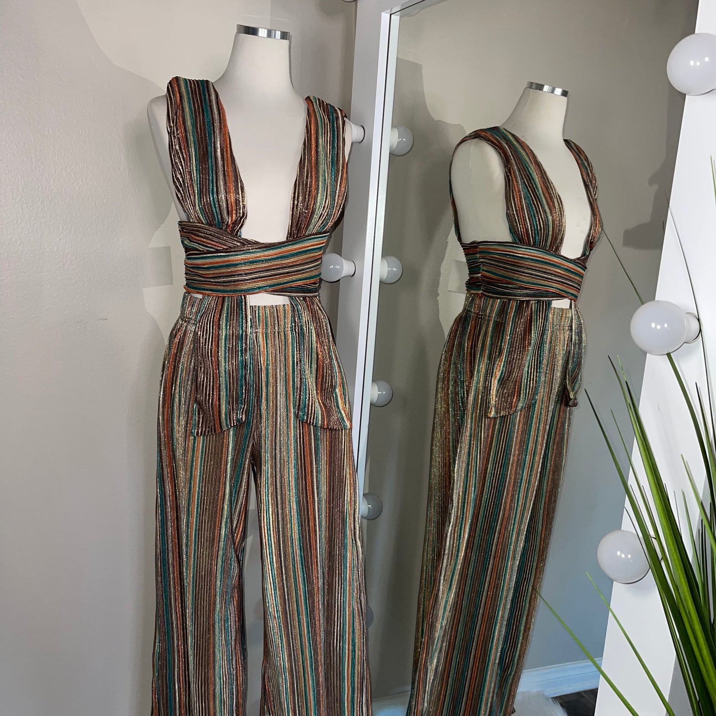 Take Me On Vacay 2 Piece (Multicolor)